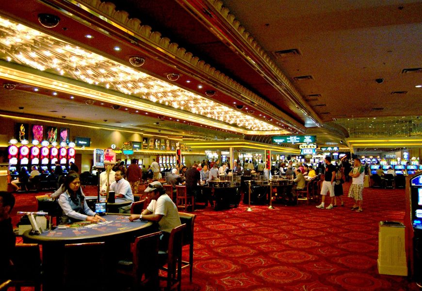 Let’s Know How Casinos Make Money!
