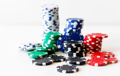 Unveiling the Game Dynamics: Professional Insights into Play Poker